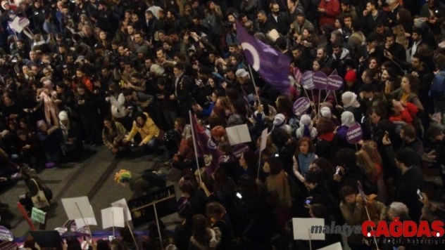 İstiklal Caddesi'nde izinsiz kadın yürüyüşüne müdahale