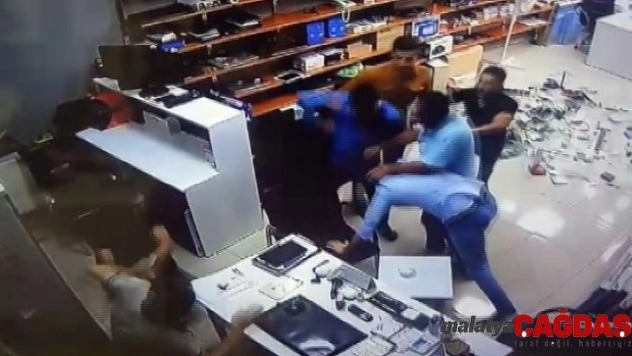 İşyerini basıp öldüresiye dövdüler