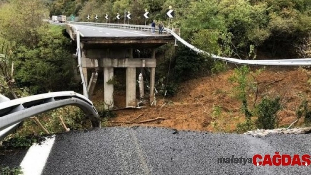 İtalya'da şiddetli yağışlar nedeniyle viyadük çöktü