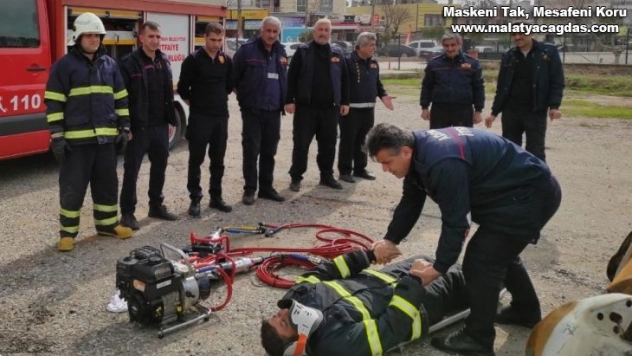 İtfaiyecilere ilkyardım ve kurtarma eğitimi