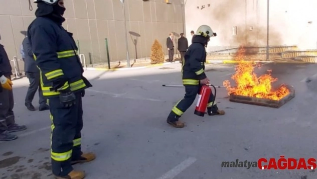 İtfaiyeden AVM personeline yangın eğitimi