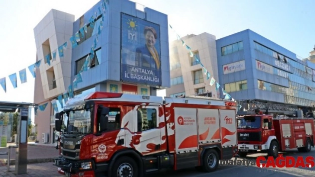 İYİ Parti Antalya İl Başkanlığında korkutan yangın