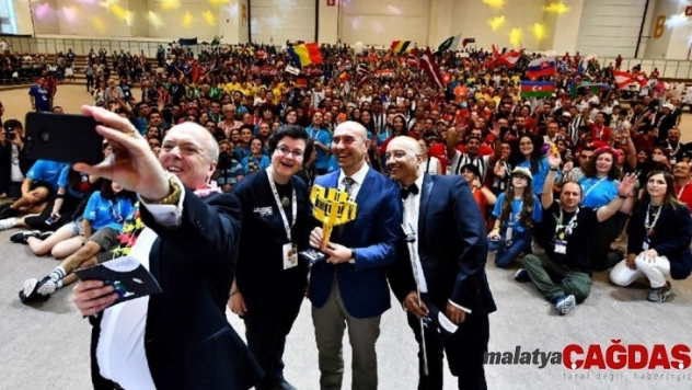 İzmir, Avrupa Gençlik Başkenti olmak için kolları sıvadı