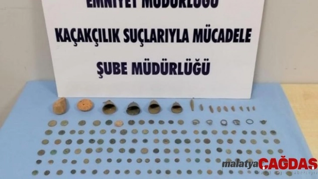İzmir'de 252 parça tarihi eser ele geçirildi