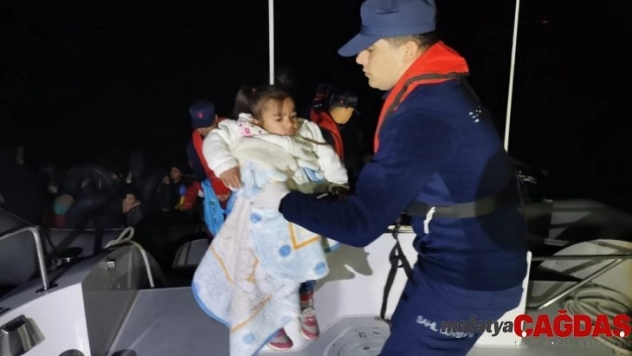 İzmir'de 38'i çocuk 75 düzensiz göçmen yakalandı