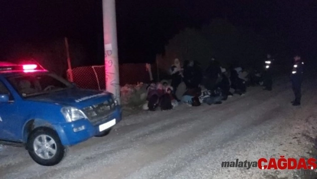 İzmir'de 40 düzensiz göçmen yakalandı