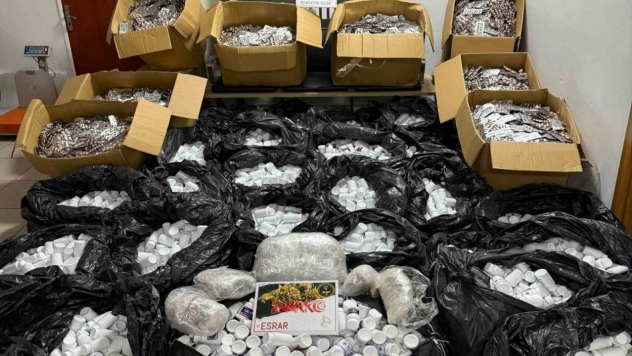 İzmir'de 974 adet uyuşturucu hap ele geçirildi