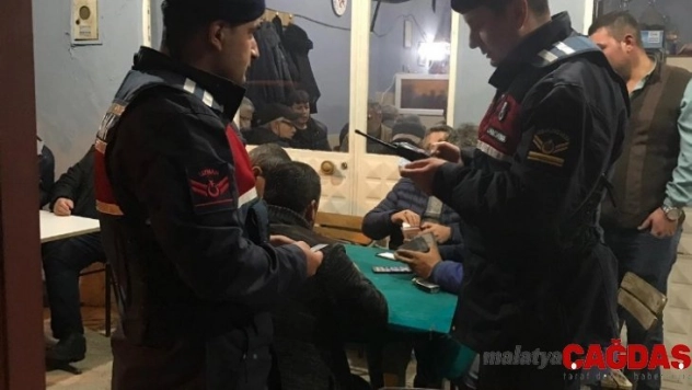 İzmir'de jandarmadan huzur operasyonu: 15 kişi yakalandı