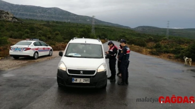 İzmir'de jandarmadan huzur operasyonu: 18 kişi yakalandı