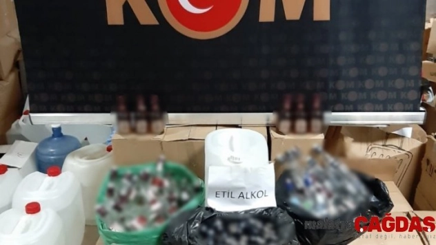 İzmir'de kaçakçılık operasyonları: 4 kişi gözaltında