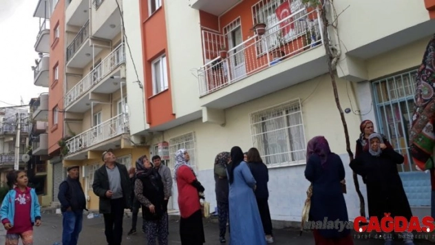İzmir'de korkunç cinayet: Eşini baltayla öldürdü