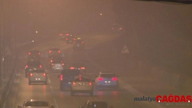 İzmir'de sis ve soba dumanı görüş mesafesini en aza indirdi