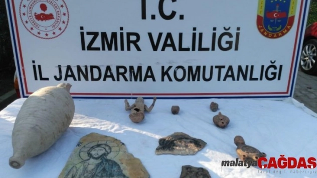 İzmir'de tarihi eser kaçakçısına suçüstü
