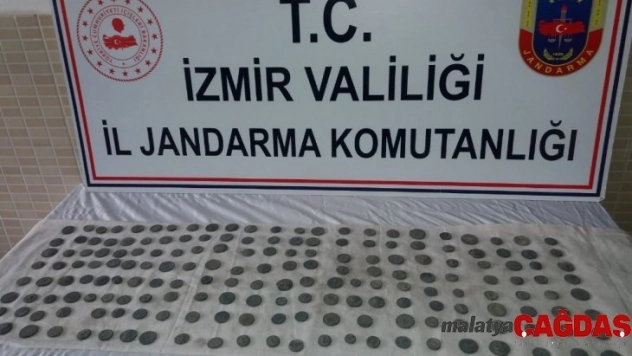 İzmir'de tarihi eser ve kaçak şarap operasyonu