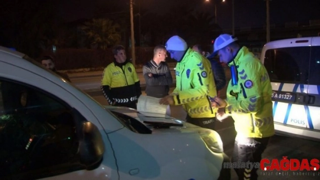 İzmir'de yeni yılın ilk trafik cezalarından birisi kazaya karışan alkollü sürücüye kesildi