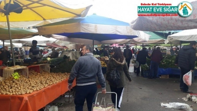 İzmirli bazı vatandaşlar Evde kal çağrılarına kulak asmadı