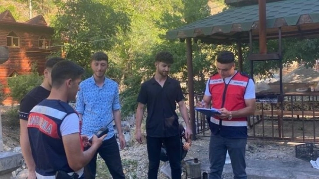 Jandarma 'güven timleri' kentin huzuru için çalışıyor