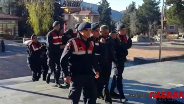 Jandarma'dan akaryakıt hırsızlığı operasyonu: 3 gözaltı