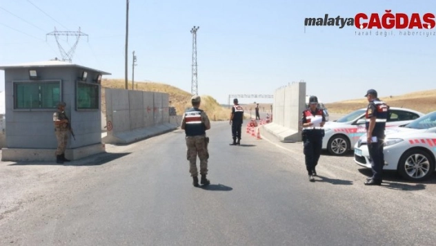 Jandarma ekipleri bayram tatiline çıkan sürücüleri uyardı