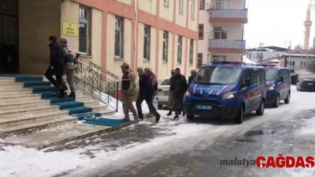 Jandarma göçmen kaçakçılarına geçit vermedi