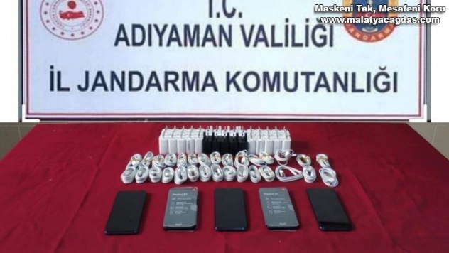 Jandarma kaçak telefon ele geçirdi