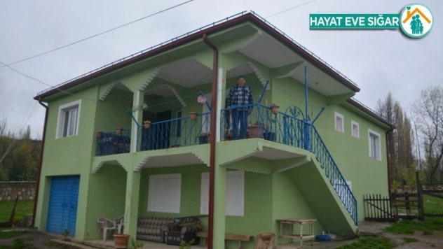 Jandarma sandı, kendi elleriyle teslim etti