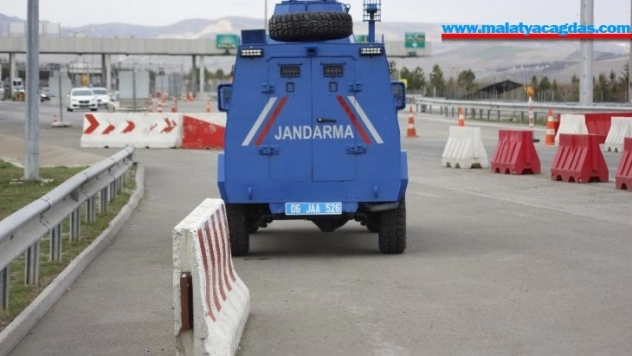 Jandarma tüm uygulama noktalarında korona virüs tedbirlerini eksiksiz uyguluyor