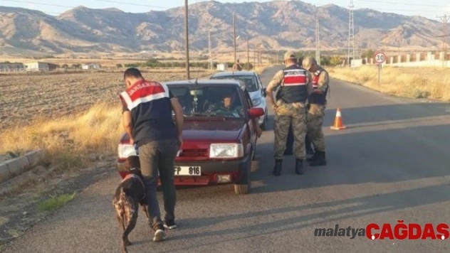 Jandarmadan 'Asayiş ve Huzur' uygulaması, 15 aranan şahıs yakalandı
