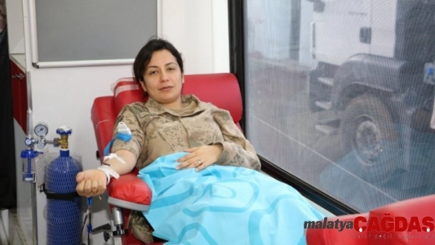 Jandarmadan 'Kan ver hayat kurtar' kampanyasına destek