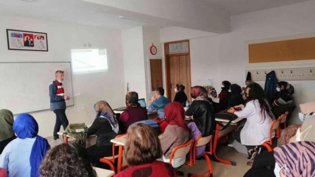 Jandarmadan anne ve anne adaylarına eğitim