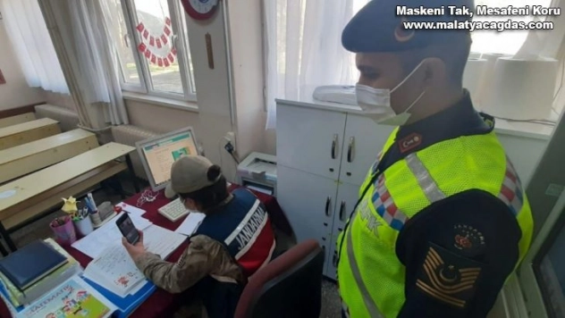 Jandarmadan öğrencilere EBA üzerinden eğitim