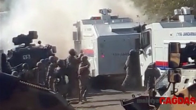 Kaçak elektrik kontrolünü engelleyenlere jandarma müdahale etti