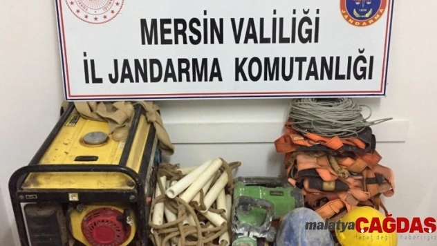 Kaçak kazı yapan 3 kişi suçüstü yakalandı