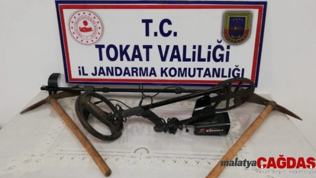 Kaçak kazı yapan şahsa jandarmadan baskın