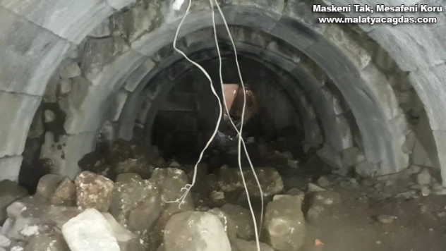 Kaçak kazıda yer altından Roma zindanları çıktı