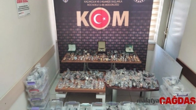 Kaçakçılık polisinden 500 bin TL'lik kaçak saat operasyonu