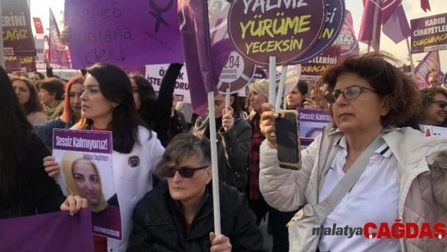 Kadıköy'de 'Kadına Şiddete Hayır' eylemi