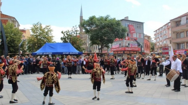 Kadın başkandan ahilik pilavı