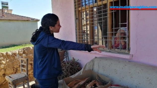 Kadın Kaymakam Büyüknalçacı, yaşlılara ihtiyaçlarını bizzat götürdü