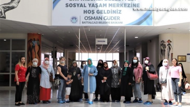 Kadın kursiyerlerin Battalgazi'de gezi mutluluğu