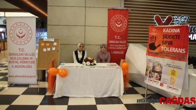 Kadına yönelik 'şiddete hayır' standı kuruldu