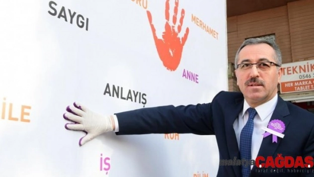 Kadına yönelik şiddete dikkat çekmek için gökyüzüne balon bıraktılar