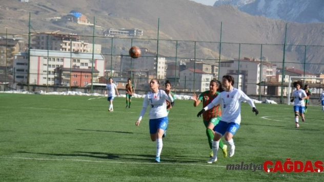 Kadınlar 1. Lig: Hakkarigücü: 4 - Amedspor: 3