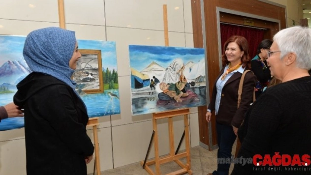 Kadınlar eserleriyle 'Kadına şiddete dur' dedi