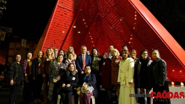 Kadınlar şiddete karşı Alyazma Anıtı'nda toplandı