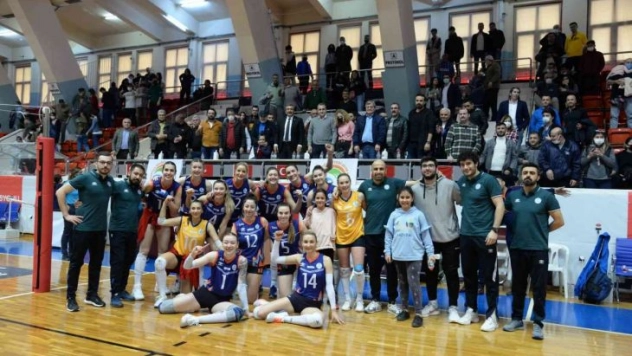 Kadınlar Voleybol 1. Ligi: Çukurova Belediyesi SK: 3 - Büyükçekmece Voleybol Akademi: 0