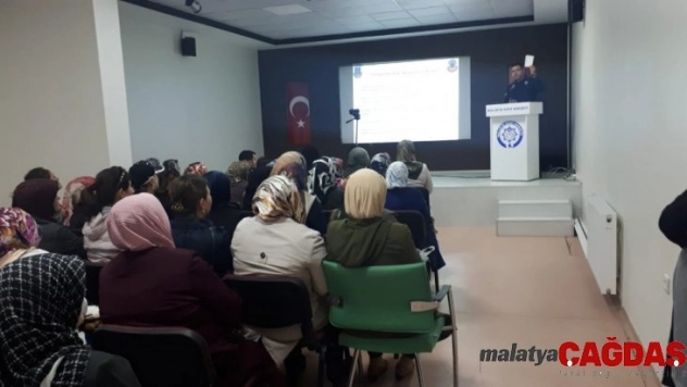 Kadınlara trafik eğitimi verildi