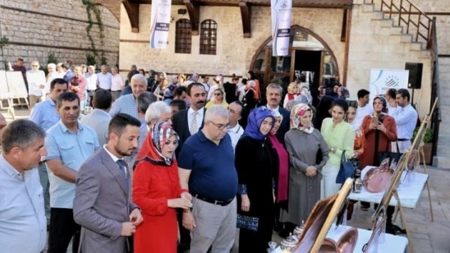 Kadınların el emeği göz nuru eserleri sergilendi