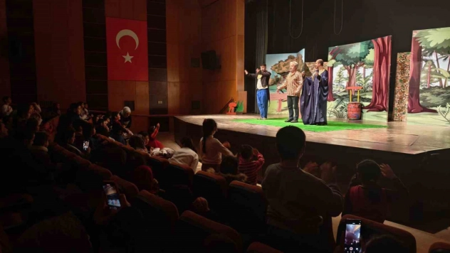 Kahramanmaraş Büyükşehir'den miniklere sanat dolu dakikalar