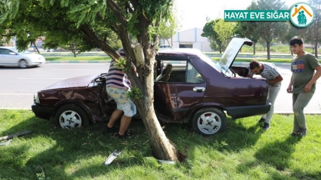 Kahramanmaraş'ta otomobil minibüse çarptı: 2 yaralı